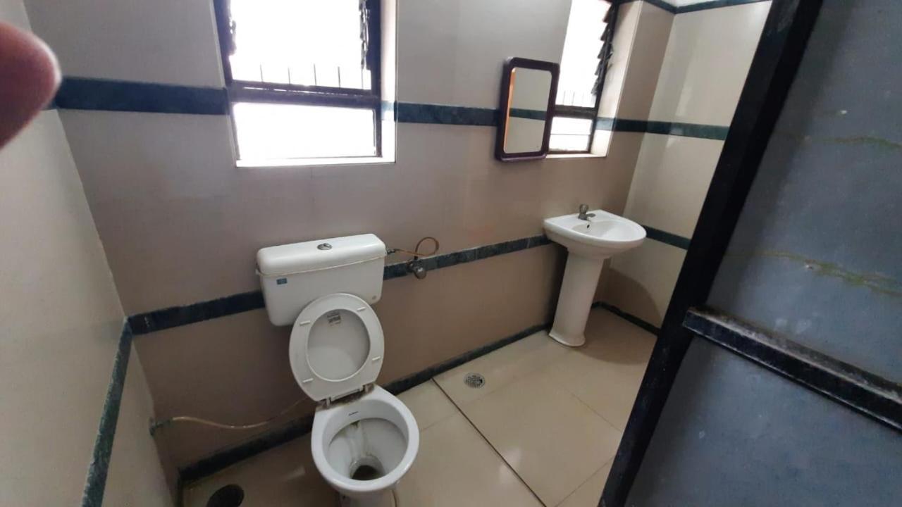 Sugandha Lodge Solapur Extérieur photo