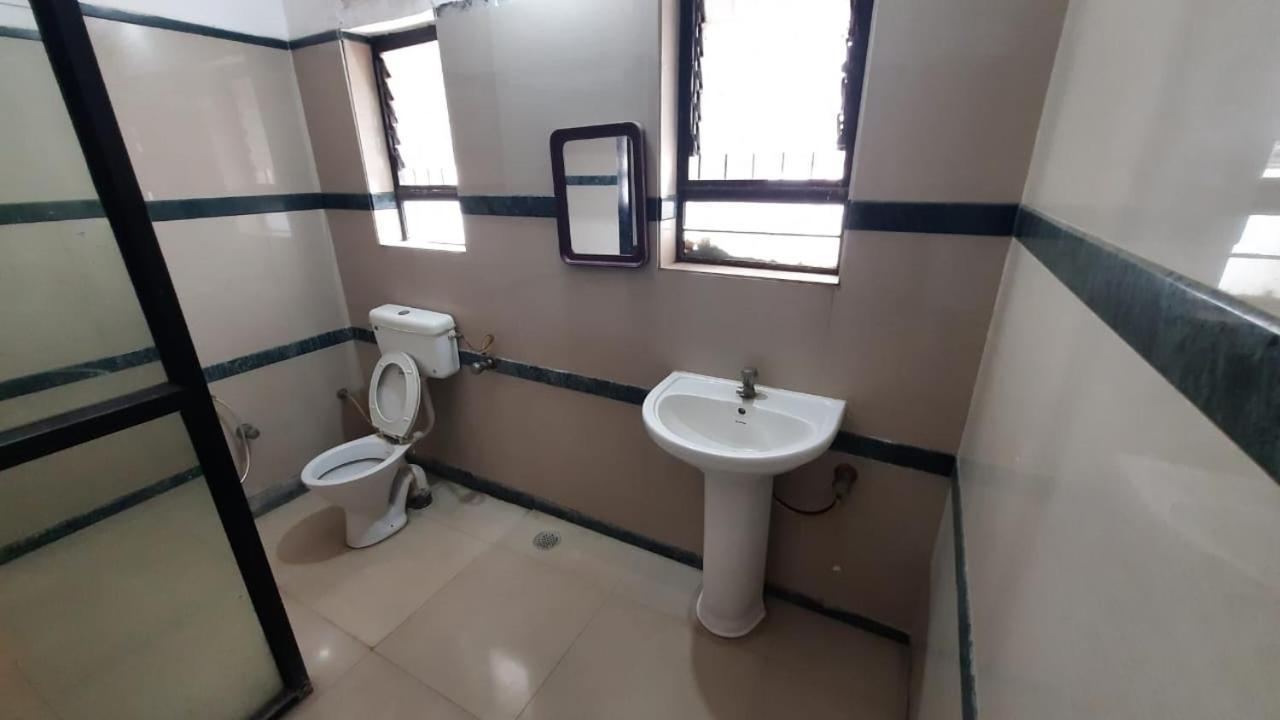 Sugandha Lodge Solapur Extérieur photo